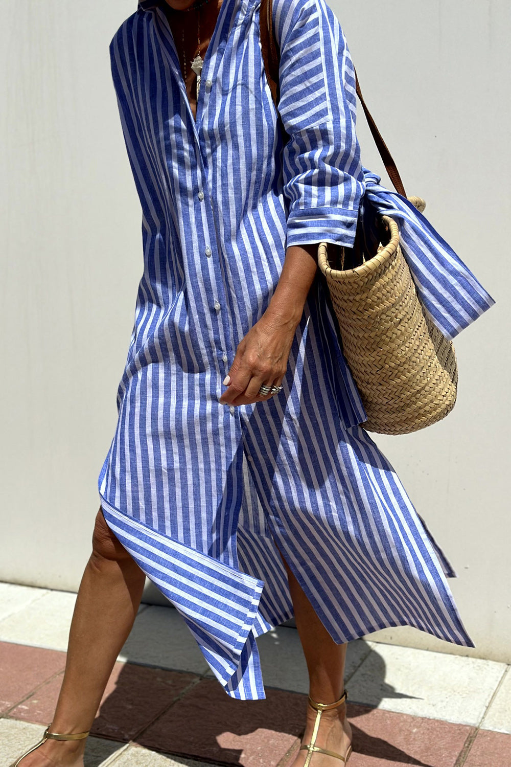 Robe chemise Sophia confortable de Danoir Paris, tissu fluide et élégant, portée décontractée pour un style chic et relaxant.