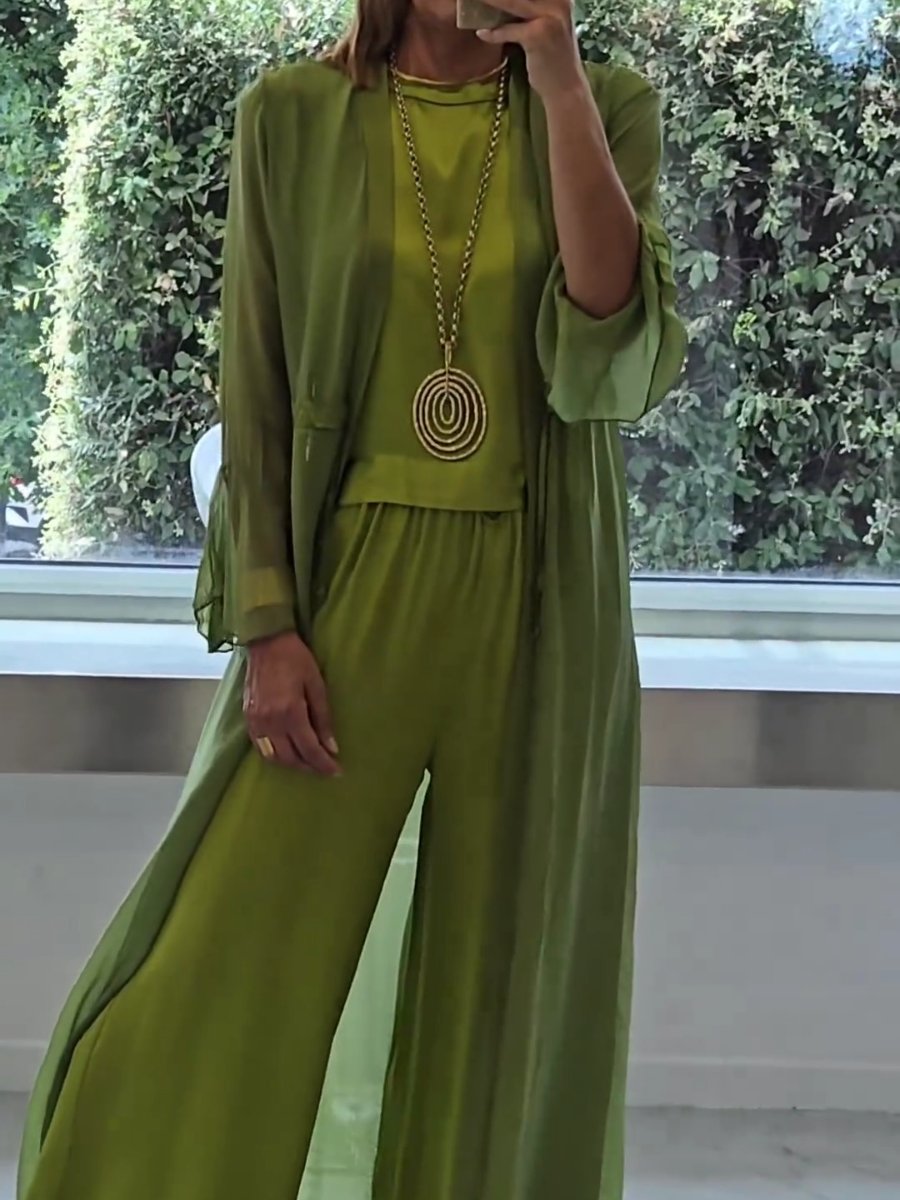 Ensemble tailleur femme Danoir Paris Lynda, élégant et confortable en polyester, image montrant la veste et la jupe assorties.