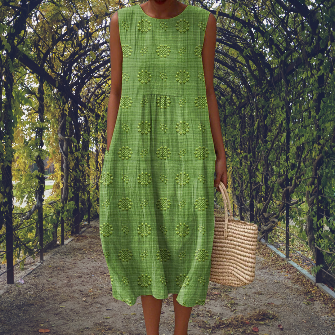 Robe sans manches Linda de Danoir Paris, élégante et sophistiquée, en tissu fluide, portée sur un mannequin.