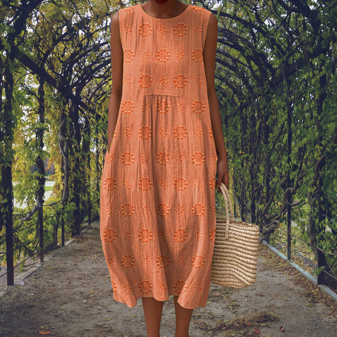 Robe sans manches Linda de Danoir Paris, élégante, en tissu fluide, couleur neutre, détail de coupe raffinée, vue de face.