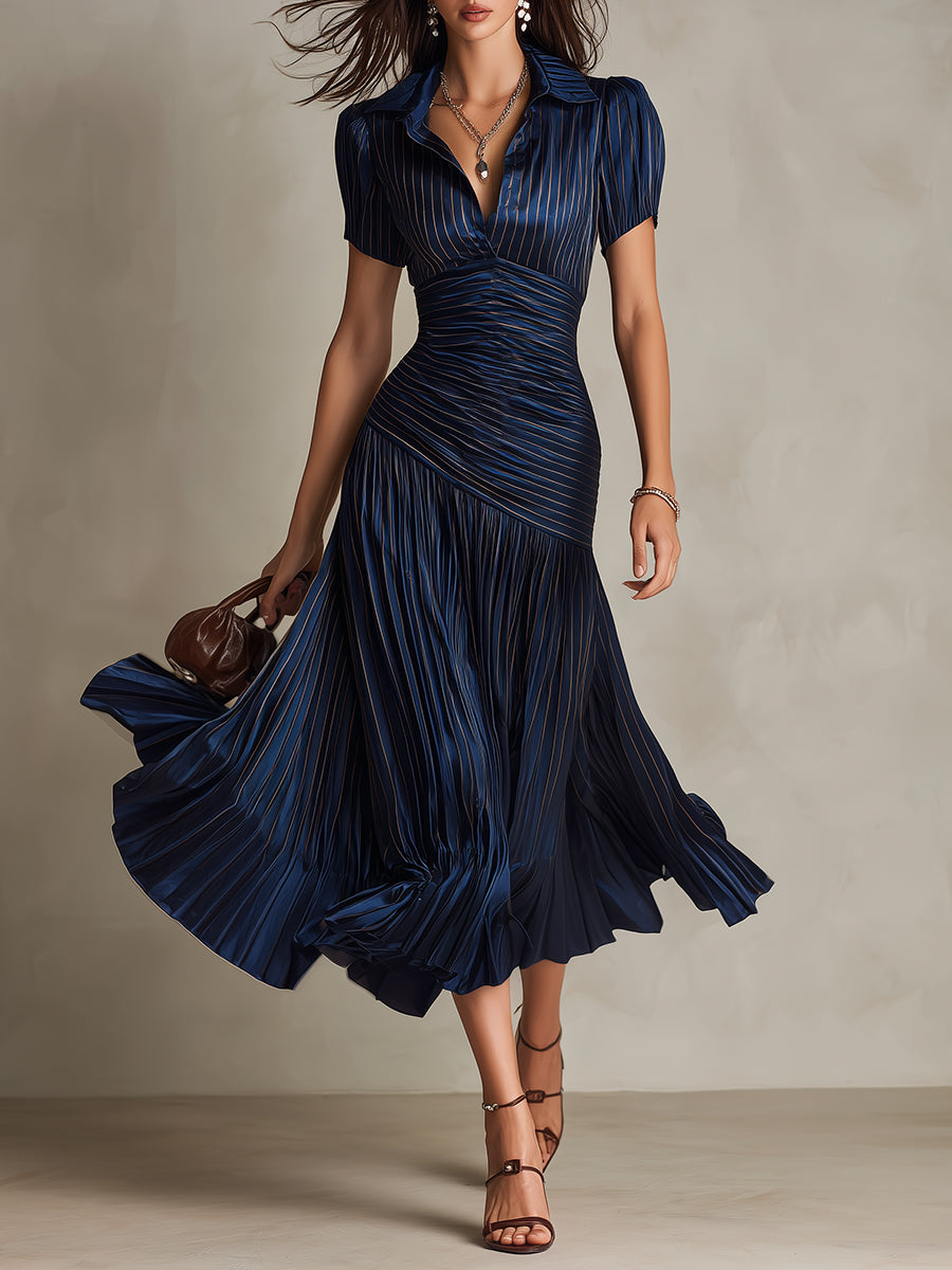 Robe satinée Manon de Danoir Paris, élégante robe courte noire avec décolleté en V et détails sophistiqués.