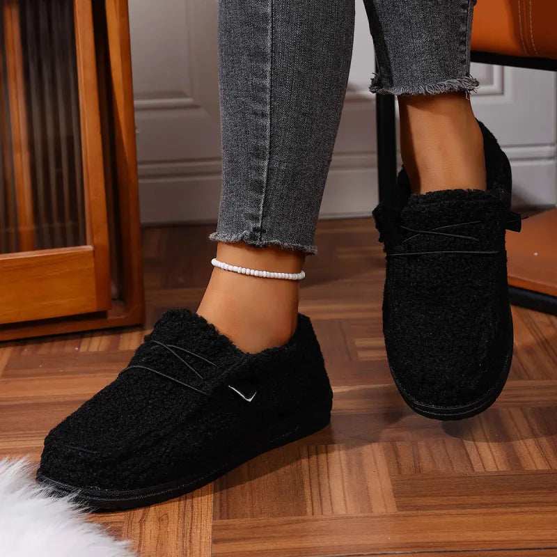 Chaussons Valorine™ Varma Teddy de Danoir Paris en molleton doux, aspect peluche, pour un confort chaud et cosy.