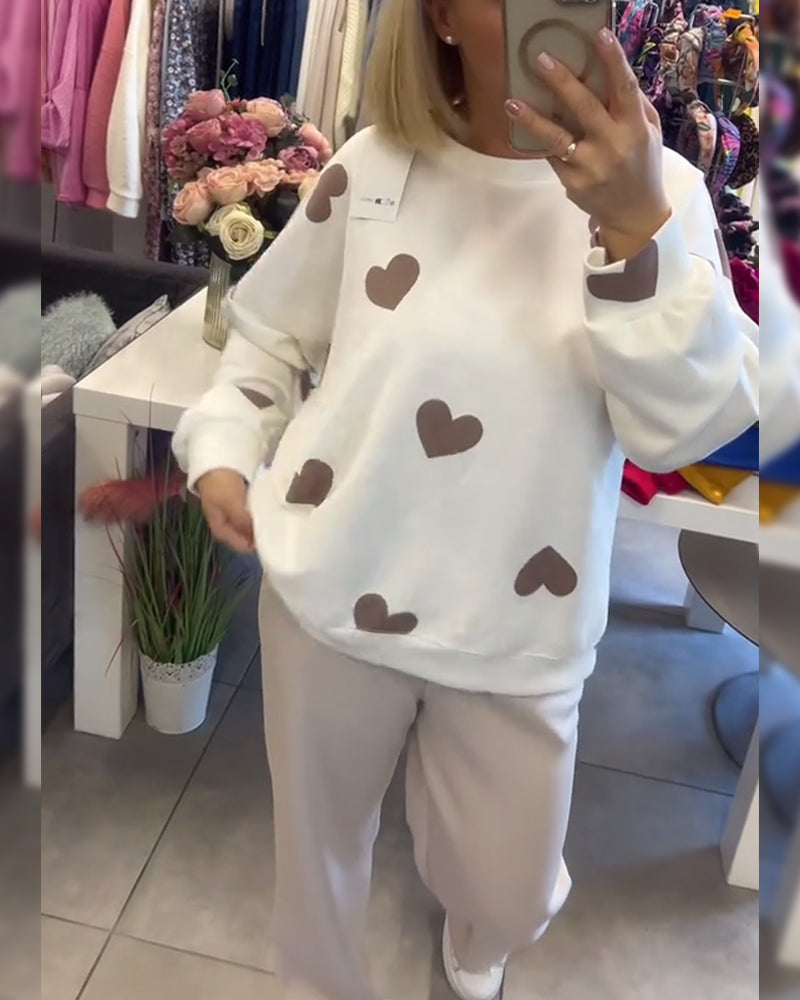Pull Mila Danoir Paris en maille douce avec motif de cœurs, col rond et manches longues, style confortable et élégant.