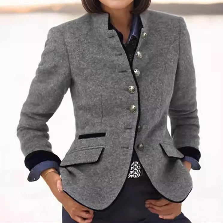 Blazer chic polyvalent Lina de Danoir Paris en tissu caramel, coupe élégante et style sophistiqué pour toutes occasions.