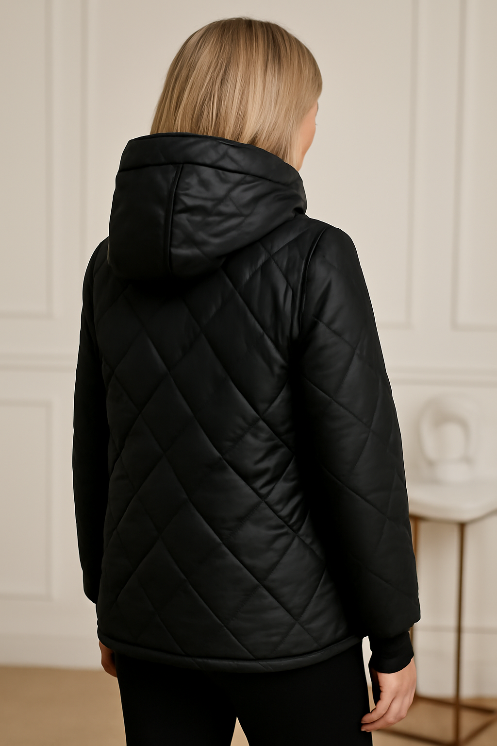 Veste matelassée élégante Danoir Paris Elena en rose, vue de face, détails du design sophistiqué et finition soignée.