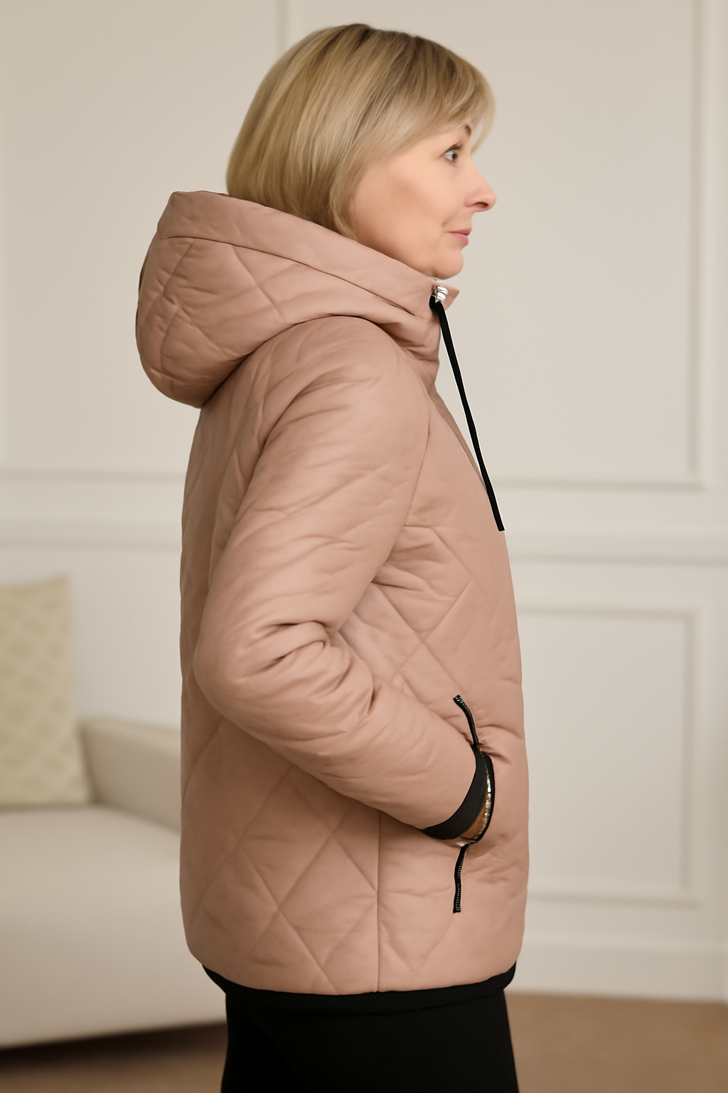 Veste matelassée élégante Elena de Danoir Paris, rose, coupe ajustée, détails sophistiqués, pour un look chic.