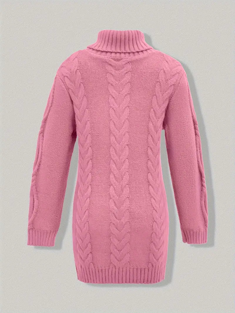 Robe turtleneck élégante Danoir Paris, modèle FR1031, en tissu fluide, couleur neutre, portée décontractée ou habillée.