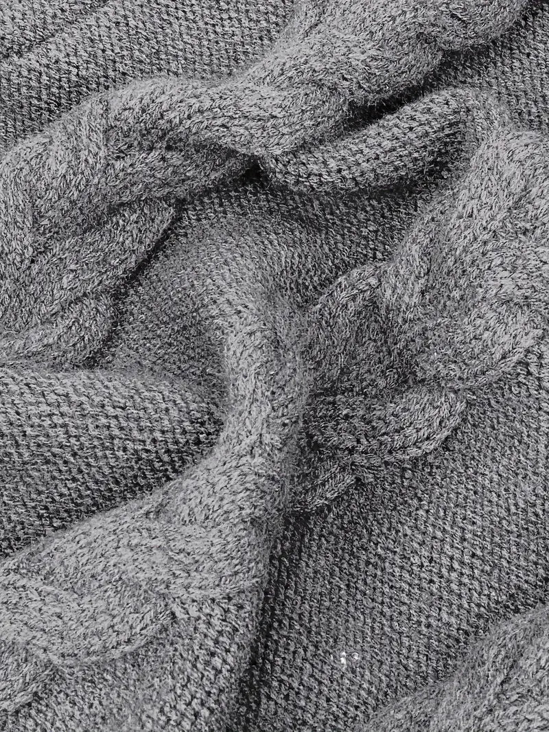 Robe turtleneck élégante Danoir Paris, modèle Narda, en tissu fluide, couleur neutre, portée sophistiquée et moderne.