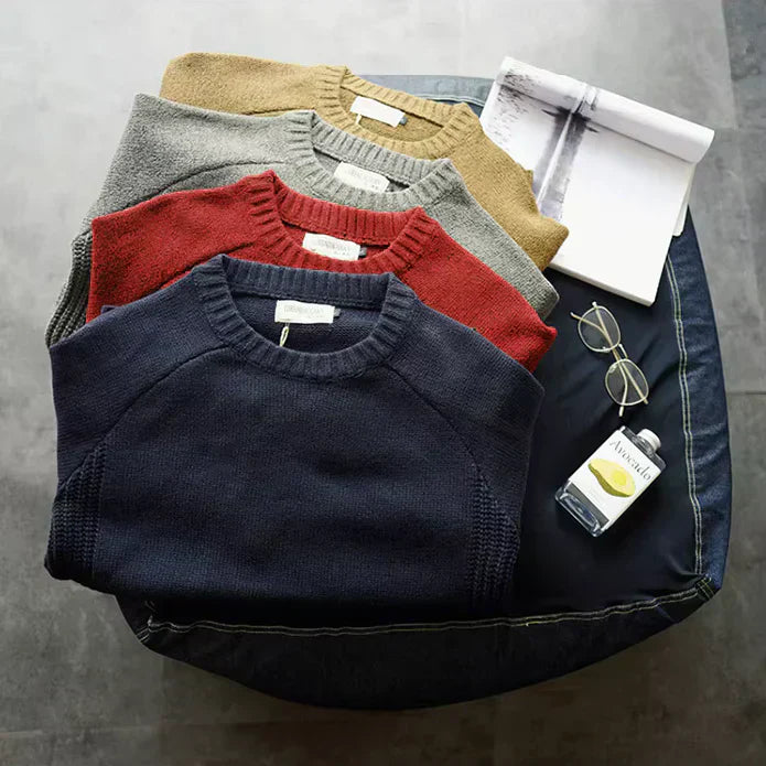 Pull alpin doux pour garçon de Danoir Paris, en rouge, avec texture confortable et style chaud adapté à l'hiver.