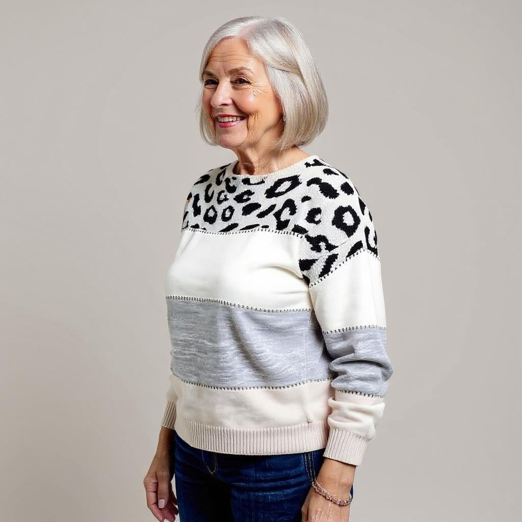 Pull léopard Danoir Paris Pascalina FR1078 en maille confortable, avec motif animalier et col rond.