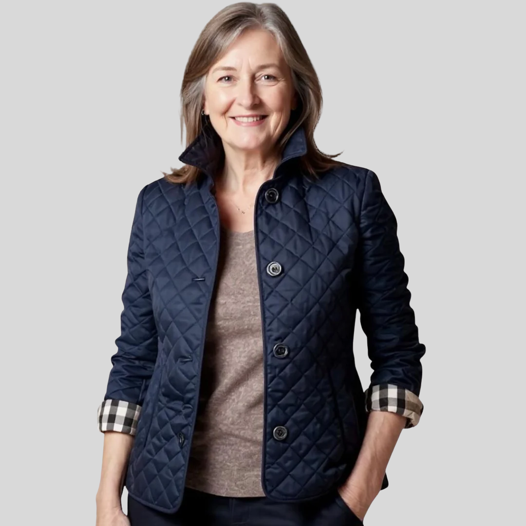 Veste matelassée élégante Verity de Danoir Paris, couleur bleue, design chic, vue de face avec détails du tissu.