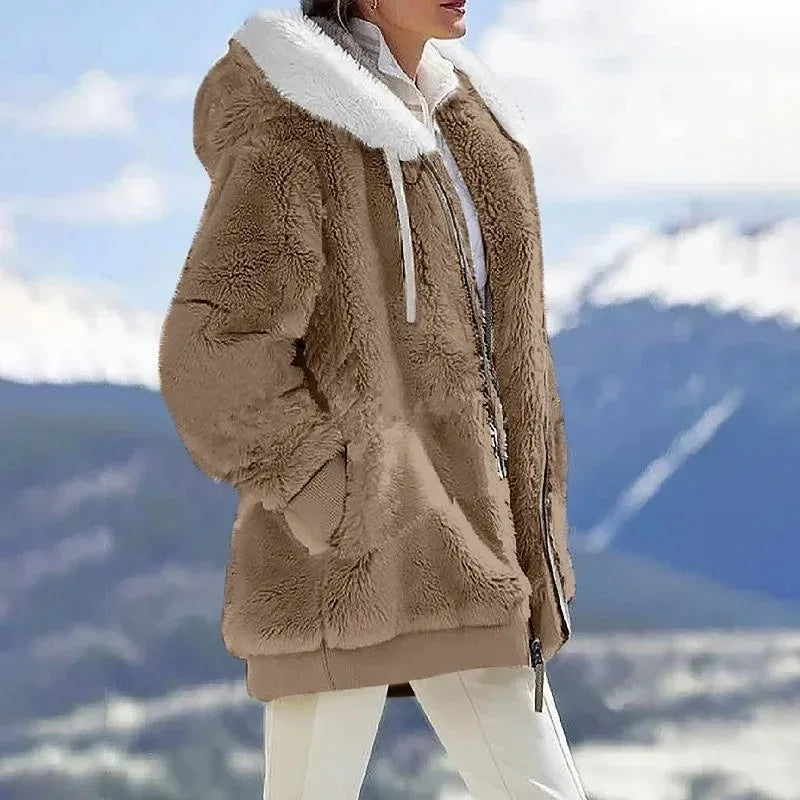 Veste d'hiver élégante Valorine de Danoir Paris avec rayures bleues, finition sophistiquée, pour femme, modèle FR1084.