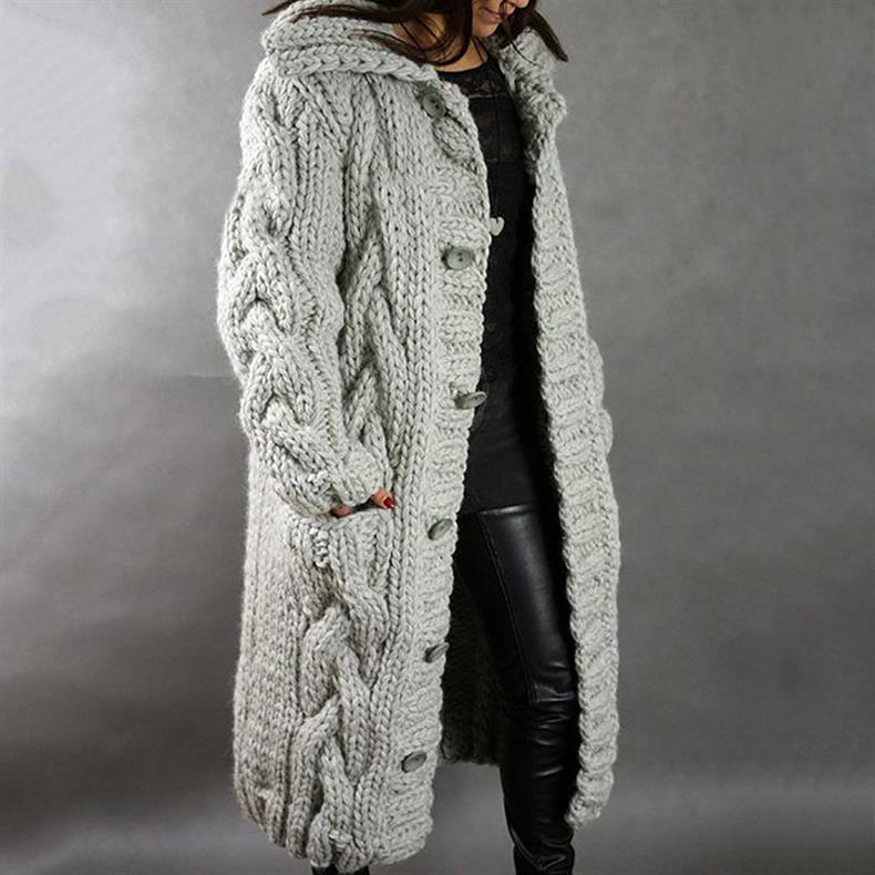 Manteau élégant et confortable Karina de Danoir Paris, en tissu chaud avec col et manches longues, vue de face.