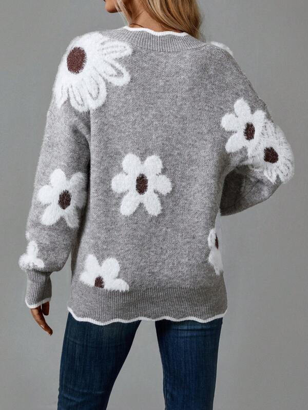 Pull floral élégant Thea de Danoir Paris, tissu léger avec motif fleuri, porté en style chic, vue de face.