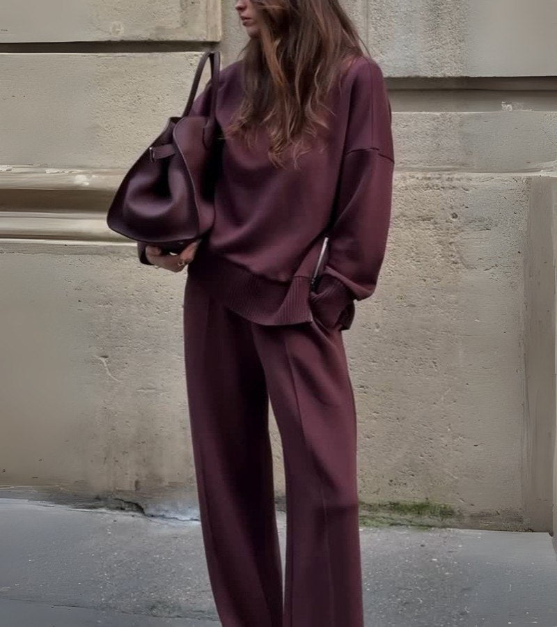 Ensemble Eva doux et élégant de Danoir Paris, comprenant un haut et un bas en tissu fluide, parfait pour le confort et le style.