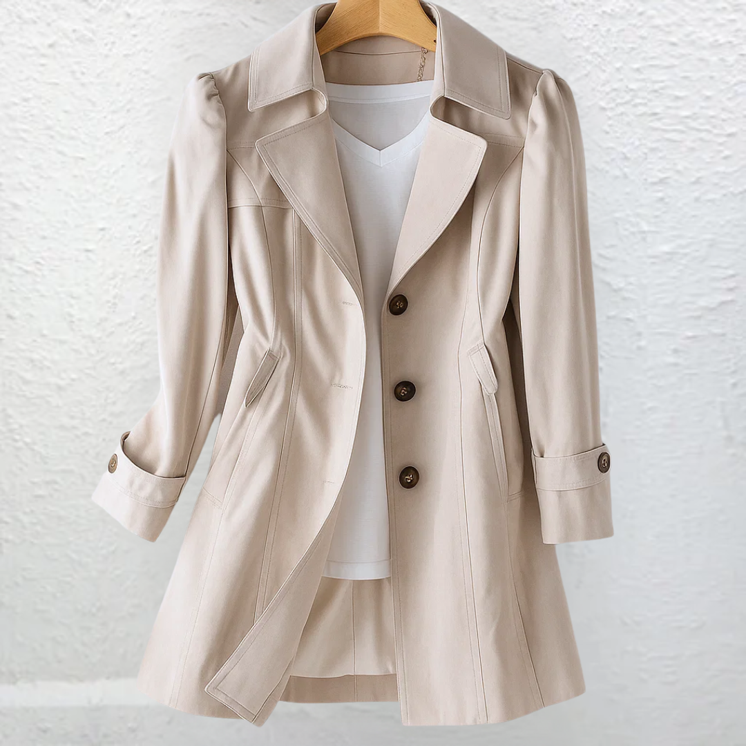Manteau trench élégant Danoir Paris Veyressa beige pour femme, coupe raffinée, style chic et sophistiqué.