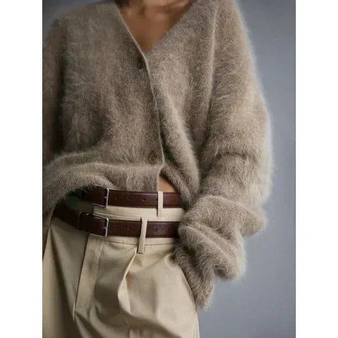 Pull en cachemire Daisy de Danoir Paris, modèle FR1126, en coloris chic, détails élégants visibles sur cette image.