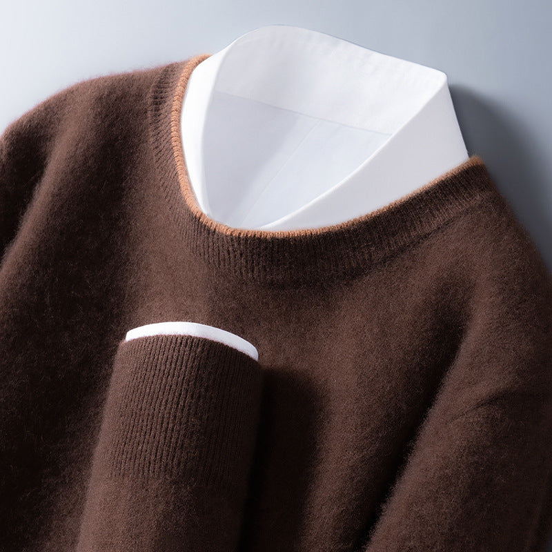 Pull en cachemire élégant Bennett de Danoir Paris, finition raffinée, porté sur un mannequin, couleur neutre, détail du col.