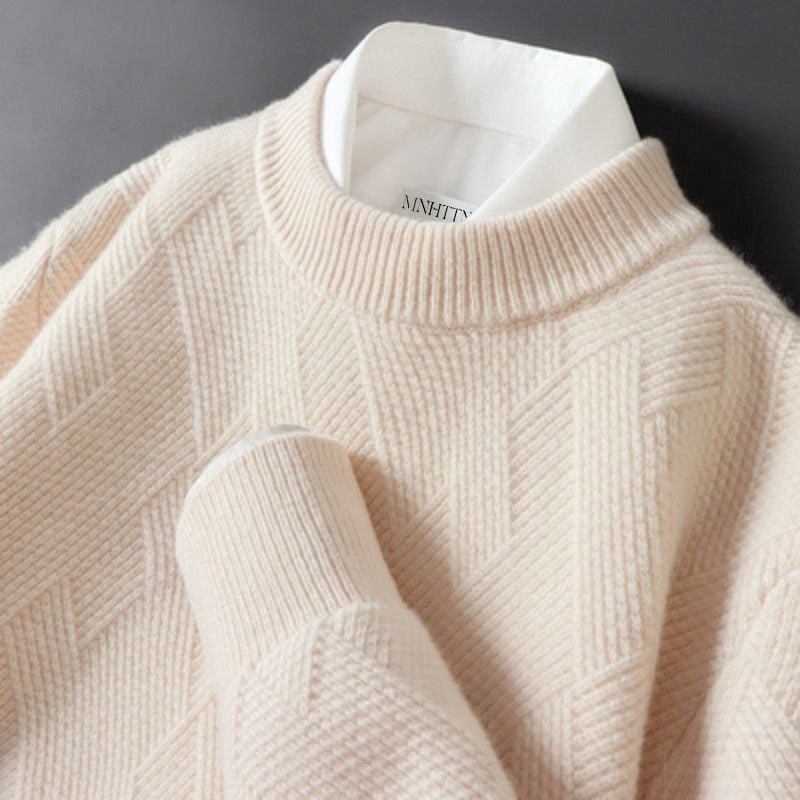 Pull rêvé en cachemire Elliot de Danoir Paris, doux et confortable, en couleur neutre, porté sur un mannequin.