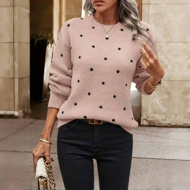 Pull à pois amusant Maria de Danoir Paris, en laine douce, avec motif à pois noir et blanc, porté sur mannequin.