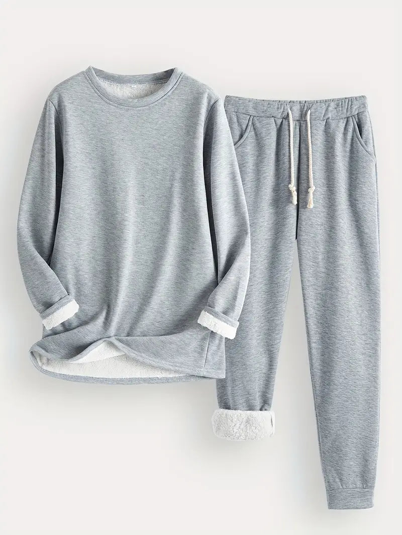 Ensemble Détente Élégant Karina de Danoir Paris en bleu, veste et pantalon confortables pour femmes.