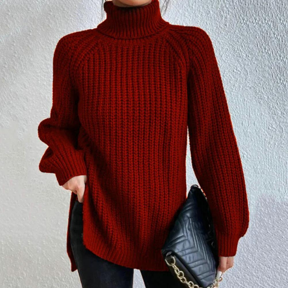 Pull en laine Averine Danoir Paris, élégant et chaud, porté par un modèle, avec col roulé et design sophistiqué.