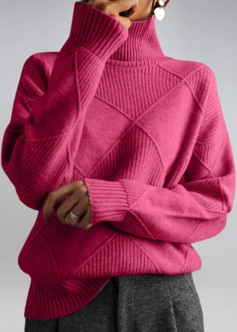 Pull roulé doux et élégant Danoir Paris Lauren, en tissu confortable, porté sur mannequin, couleur neutre, détail du col roulé.