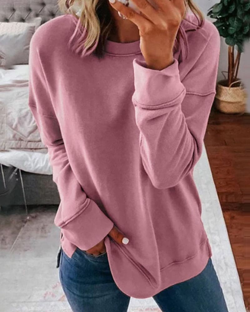 Pull Confort Chic Arabelle de Danoir Paris, en tissu doux, couleur neutre, porté sur mannequin, style élégant et décontracté.
