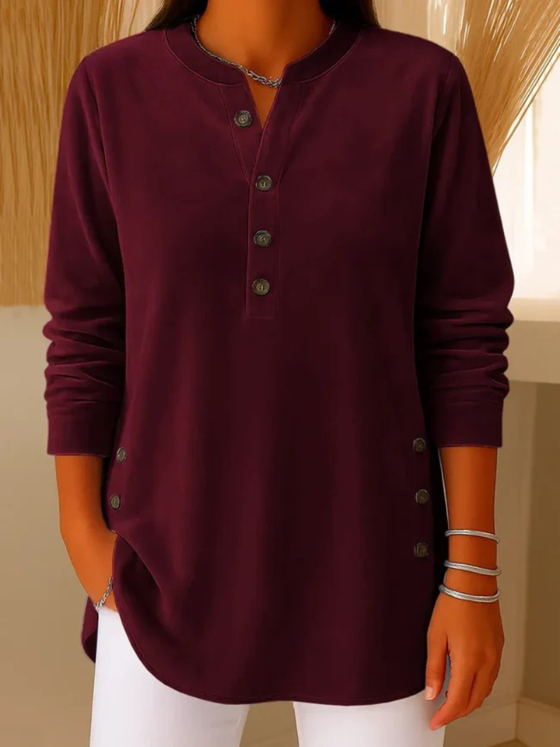 Pull classique élégant Danoir Paris Meredith, en laine douce, porté sur un mannequin, couleur neutre, style chic et intemporel.