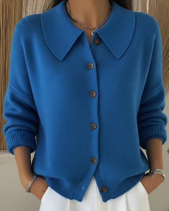 Cardigan long chic Danoir Paris Miora, mode élégante, en laine douce, porté sur un mannequin, couleur neutre.