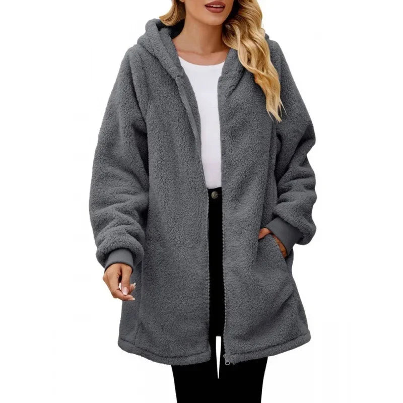 Veste chic intemporelle Annelie de Danoir Paris, tissu élégant et coupe moderne, vue de face sur fond neutre.