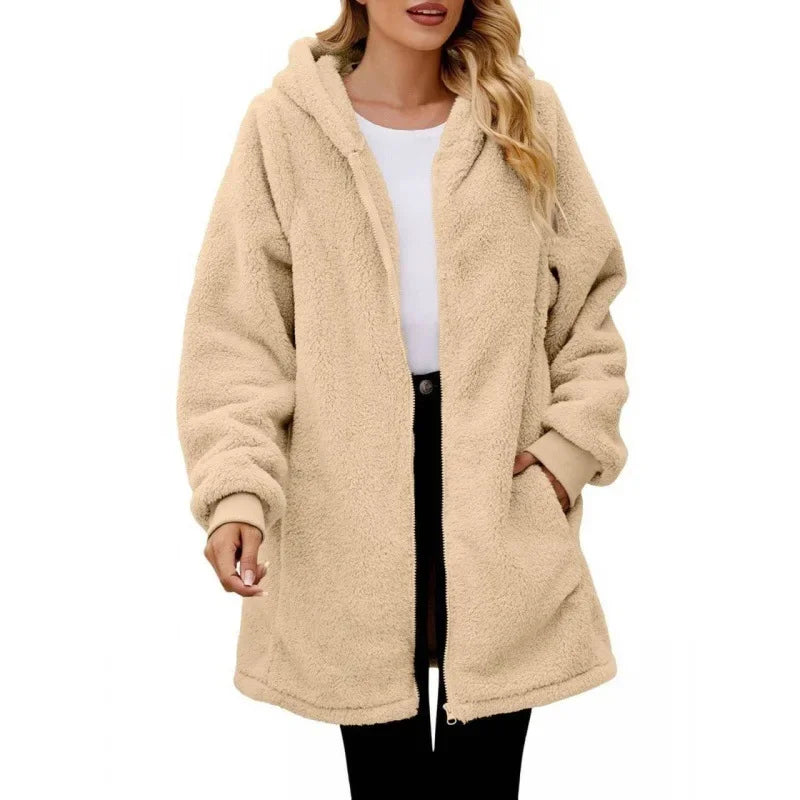 Veste chic intemporelle Annelie de Danoir Paris, coupe élégante, tissu sophistiqué, vue de face sur fond neutre.