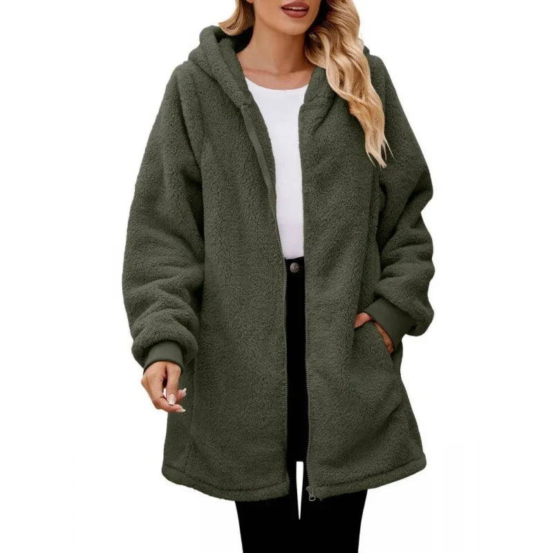 Veste chic intemporelle Annelie de Danoir Paris, coupe élégante et classique, en tissu raffiné, vue de face sur fond neutre.