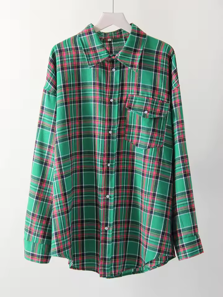 Chemise oversize vintage Leandra de Danoir Paris, style décontracté, tissu léger, couleur neutre, vue de face sur mannequin.