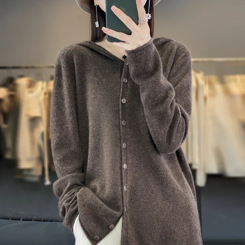 Pull duveté chic Sofia de Danoir Paris, vêtement élégant avec détails sophistiqués, présenté en image.