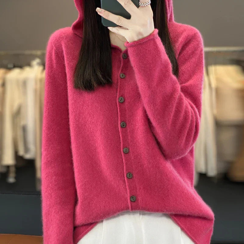 Couverture douce Sofia Danoir Paris, pull duveteux chic en tissu élégant, idéale pour un confort sophistiqué.