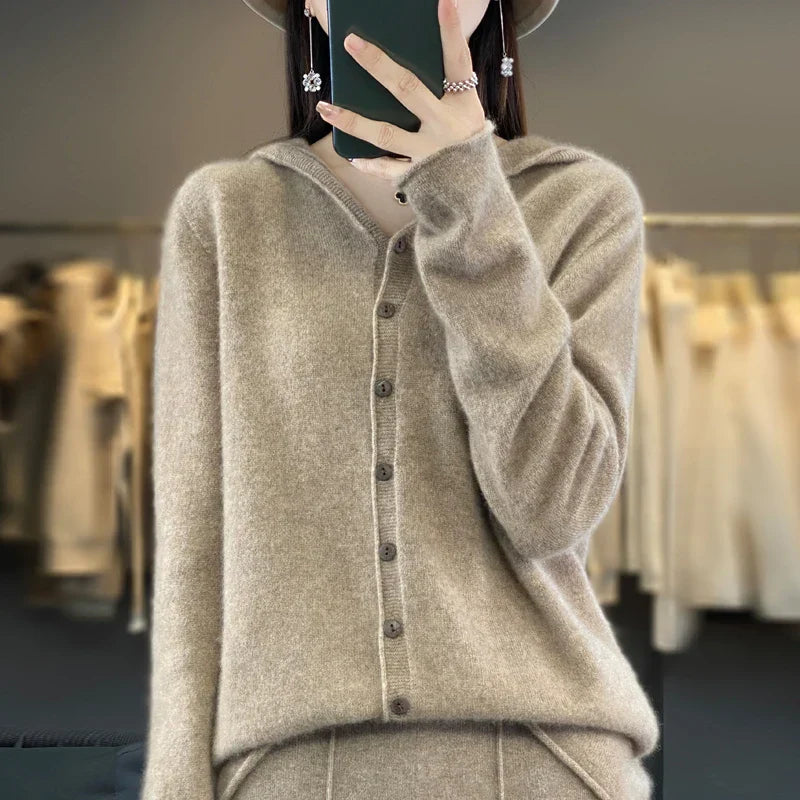 Pull duveteux chic Sofia de Danoir Paris, en tissu doux et élégant, présenté en image.