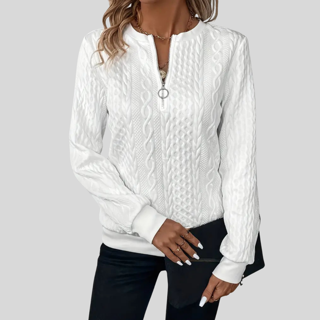 Pull zippé torsadé décontracté Amalie de Danoir Paris, vue de face, en tissu doux et confortable, couleur neutre.