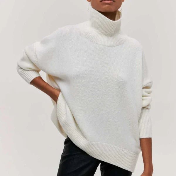 Pull-over oversize Danoir Paris Aria en maille douce, modèle FR1217, porté par une femme dans un style décontracté.