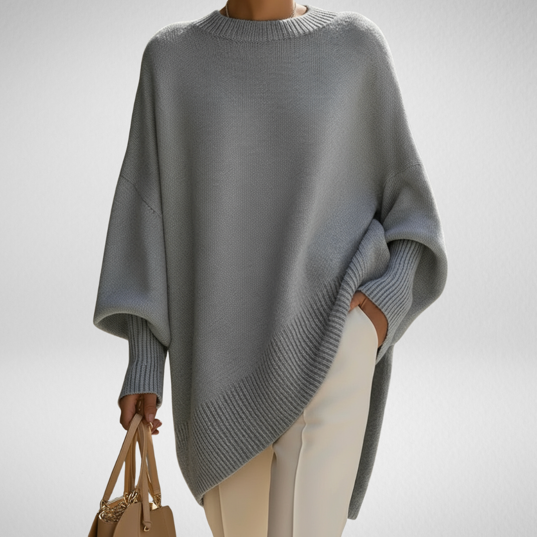 Pull-over oversize élégant Danoir Paris en maille douce, vue de face, avec col rond et détails modernes.