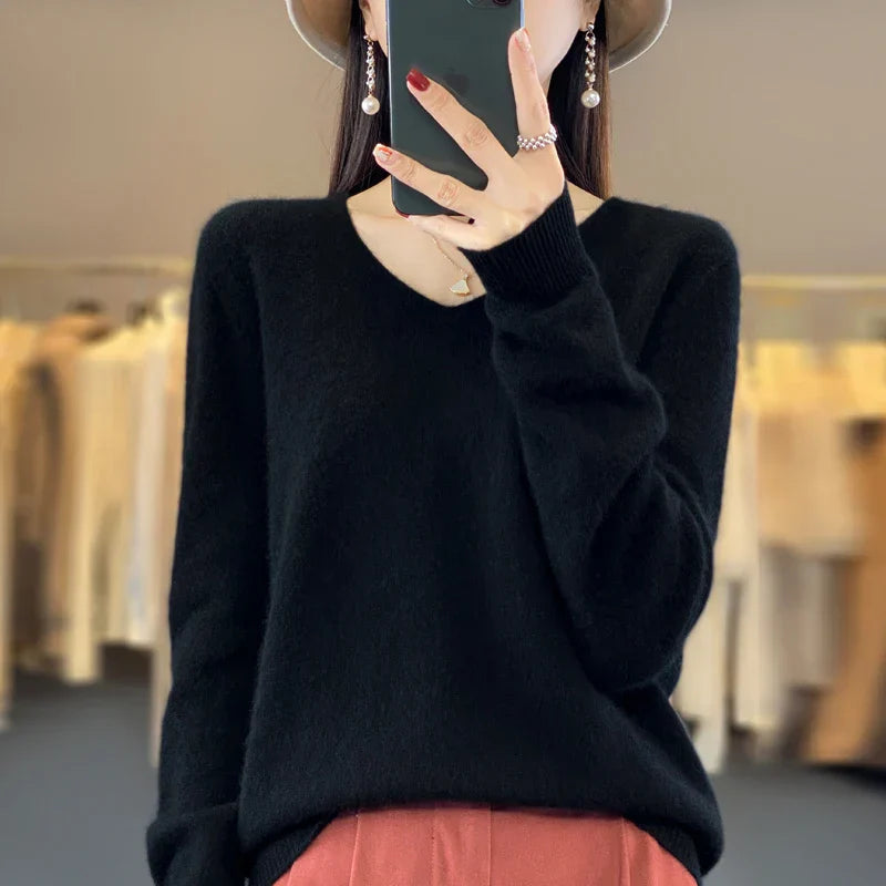 Pull en cachemire Elowen de Danoir Paris, élégant et doux, en gris clair, porté sur un mannequin.