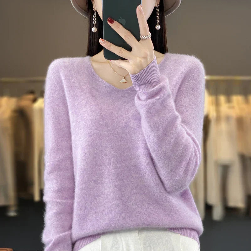 Pull en cachemire Danoir Paris Elowen élégant, vue de face avec col ras du cou et manches longues en tissu doux beige