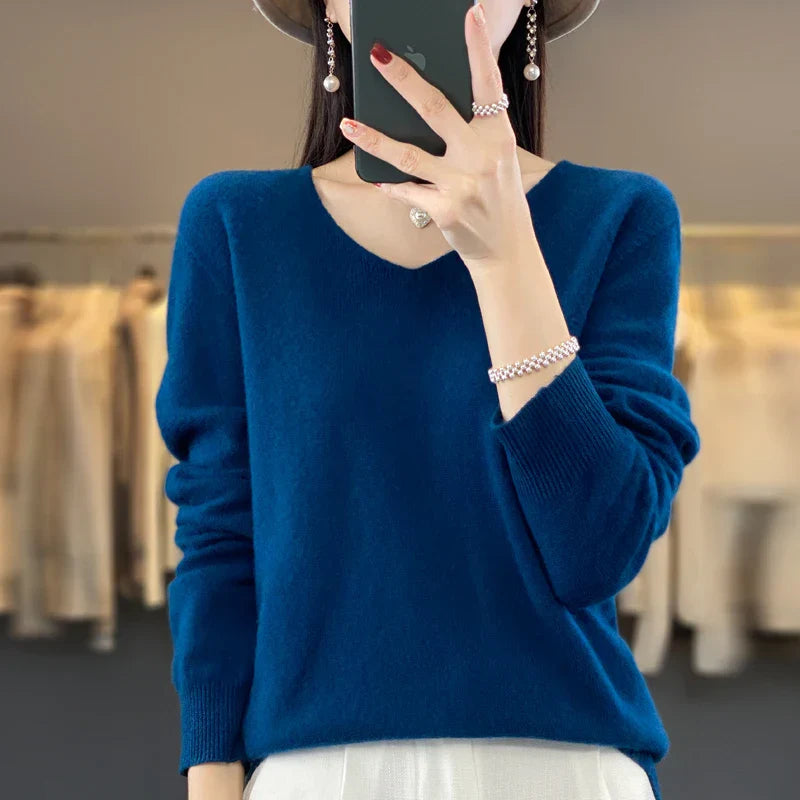 Pull en cachemire Elowen de Danoir Paris, élégant et doux, en couleur neutre, porté sur un mannequin.