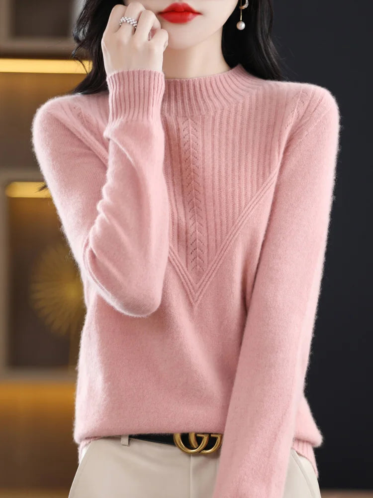 Pull en cachemire Liora de Danoir Paris, élégant, doux, avec un col rond et des manches longues, porté sur un mannequin.