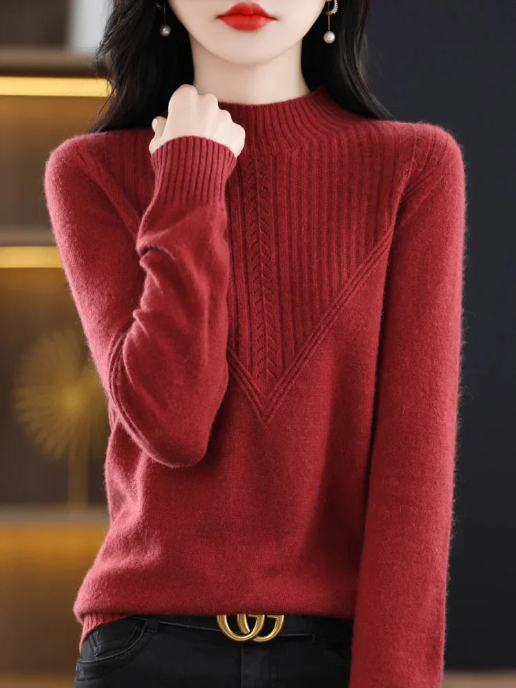 Pull en cachemire Liora Danoir Paris, élégant et doux, en gris clair avec col rond et manches longues, porté sur un mannequin.