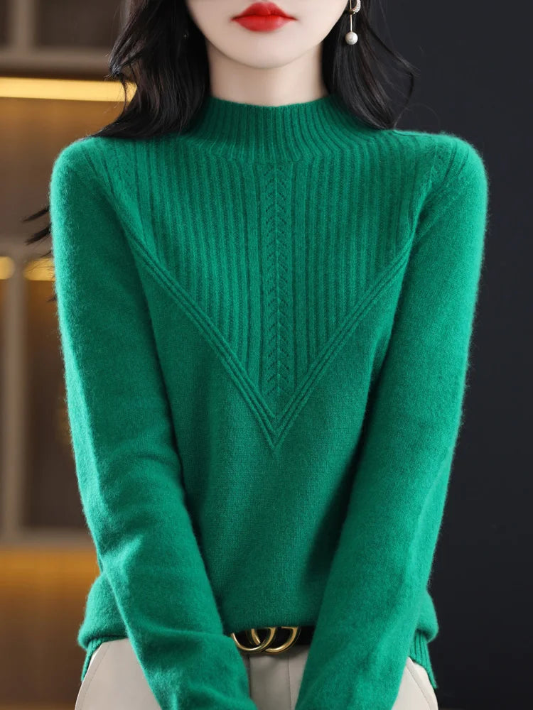Pull en cachemire élégant Liora de Danoir Paris, couleur crème, porté sur mannequin, détails doux et finition raffinée visible.