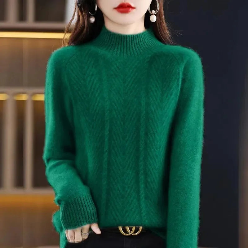 Pull en cachemire texturé Isolde de Danoir Paris, coloris neutre, porté sur mannequin, détails du tissu et coupe élégante visibles.