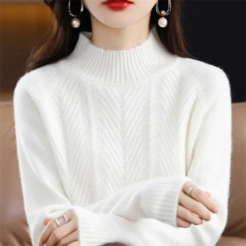 Pull texturé en cachemire Isolde de Danoir Paris, vue de face, en couleur neutre, présentant le tissu doux et texturé.
