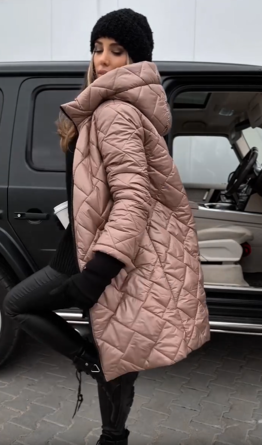 Veste élégante et chaude Bogna de Danoir Paris, en tissu sophistiqué, avec coupe moderne et détails raffinés.