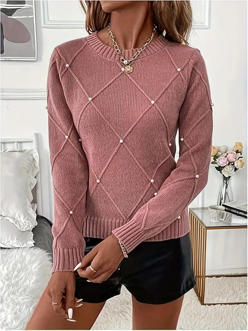 Pull chic Élise à perles de Danoir Paris, en laine fine, avec détails perlés élégants, porté sur un mannequin.
